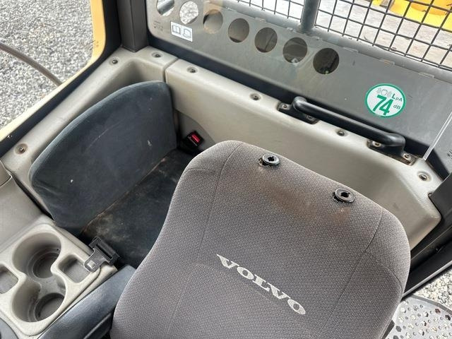 Tempat sampah artikulasi Volvo A25F: gambar 24