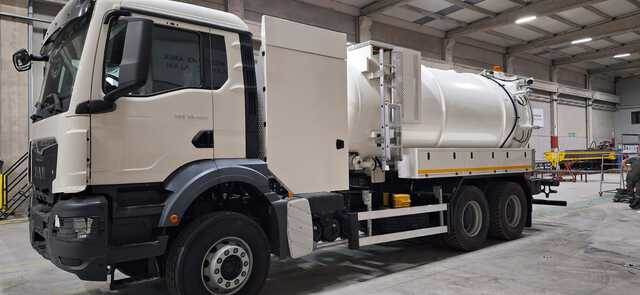 MAN TGS33.400 Jetter - Truk vakum: gambar 1 MAN TGS33.400 Jetter - Truk vakum: gambar 1