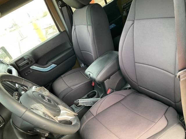 Mobil Jeep Wrangler JK Command: gambar 11 Mobil Jeep Wrangler JK Command: gambar 11