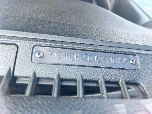 Mobil Jeep Wrangler JK Command: gambar 9 Mobil Jeep Wrangler JK Command: gambar 9