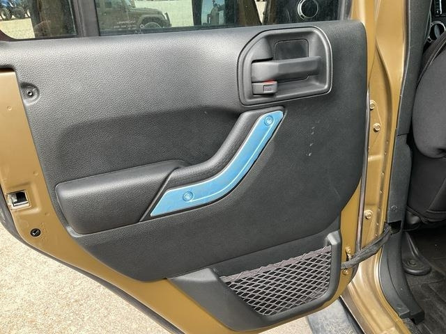 Mobil Jeep Wrangler JK Command: gambar 24 Mobil Jeep Wrangler JK Command: gambar 24