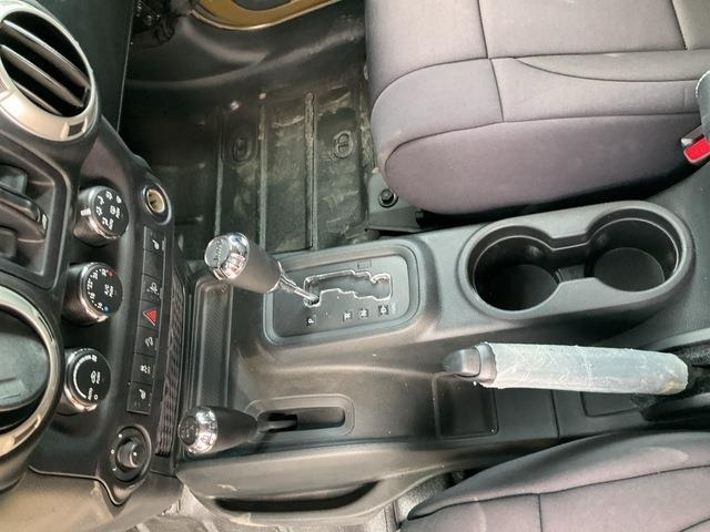 Mobil Jeep Wrangler JK Command: gambar 22 Mobil Jeep Wrangler JK Command: gambar 22