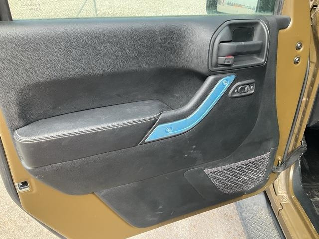 Mobil Jeep Wrangler JK Command: gambar 14 Mobil Jeep Wrangler JK Command: gambar 14