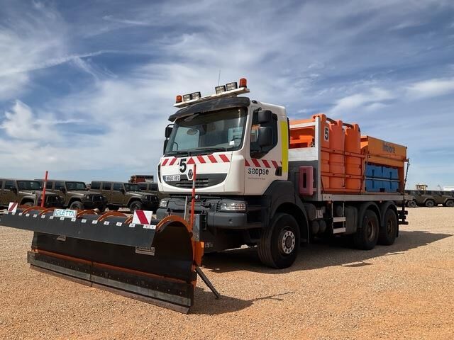 Renault Kerax 380DXI - Bajak salju: gambar 1 Renault Kerax 380DXI - Bajak salju: gambar 1