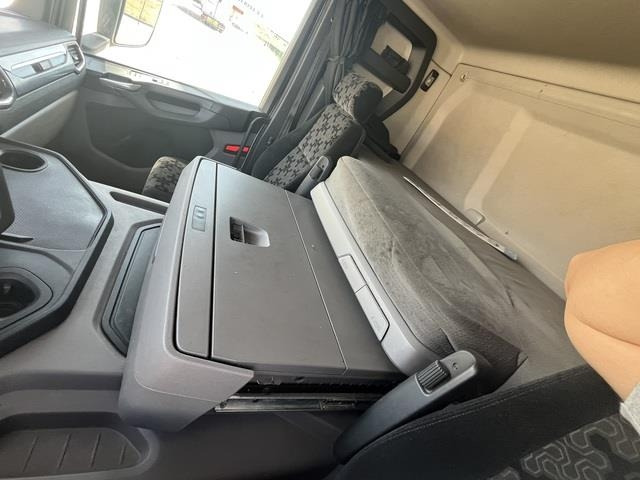 Tractor head Scania P410: gambar 13 Tractor head Scania P410: gambar 13