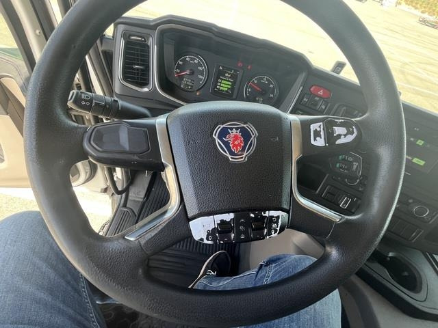 Tractor head Scania P410: gambar 20 Tractor head Scania P410: gambar 20