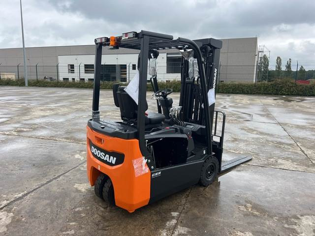 Doosan B15T-7 PLUS - Forklift listrik: gambar 3 Doosan B15T-7 PLUS - Forklift listrik: gambar 3