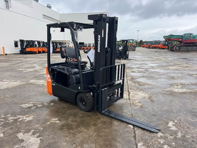 Doosan B15T-7 PLUS - Forklift listrik: gambar 4 Doosan B15T-7 PLUS - Forklift listrik: gambar 4