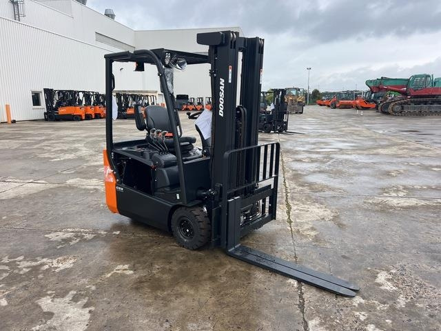 Doosan B15T-7 PLUS - Forklift listrik: gambar 4 Doosan B15T-7 PLUS - Forklift listrik: gambar 4