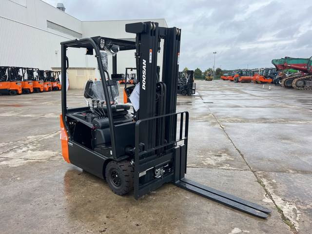 Doosan B15T-7 PLUS - Forklift listrik: gambar 4 Doosan B15T-7 PLUS - Forklift listrik: gambar 4