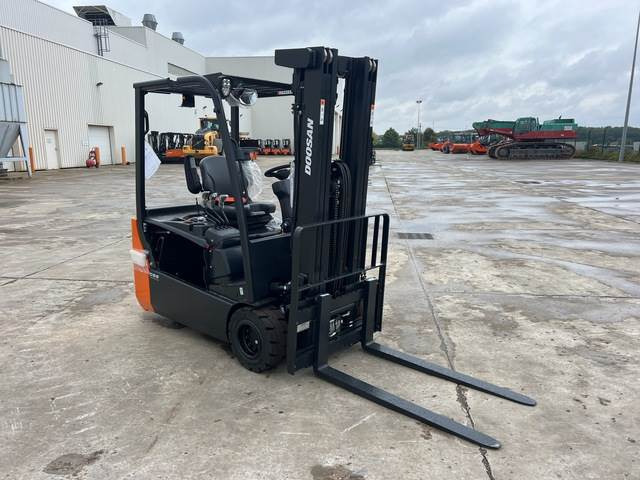 Doosan B20T-7 PLUS - Forklift listrik: gambar 4 Doosan B20T-7 PLUS - Forklift listrik: gambar 4