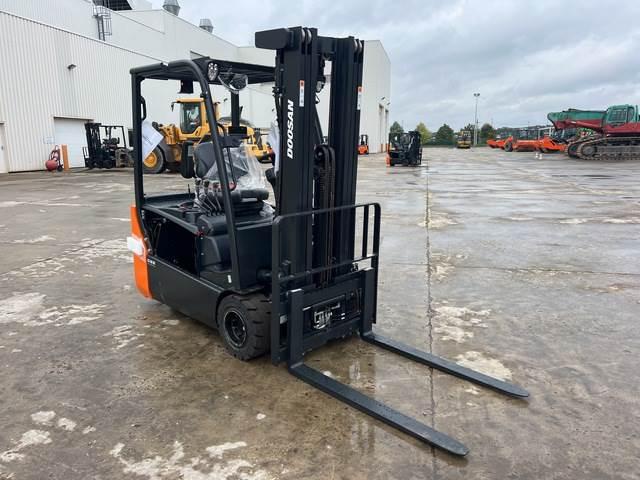 Doosan B20T-7 PLUS - Forklift listrik: gambar 4 Doosan B20T-7 PLUS - Forklift listrik: gambar 4