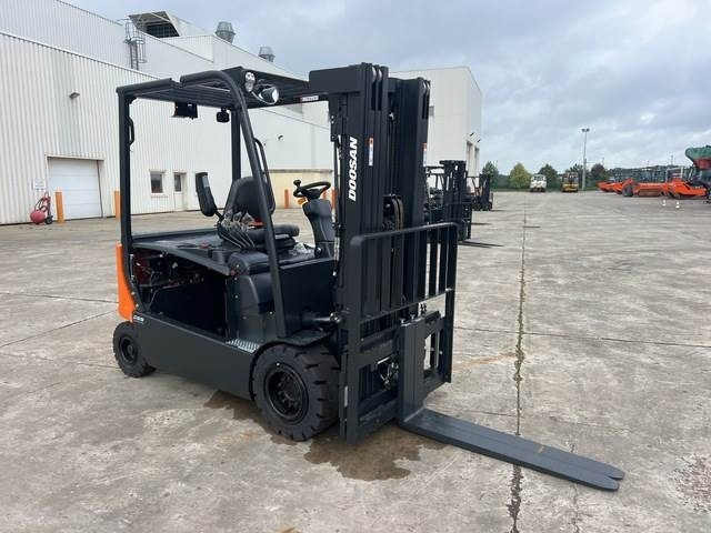 Doosan B30X-7 PLUS - Forklift listrik: gambar 4 Doosan B30X-7 PLUS - Forklift listrik: gambar 4