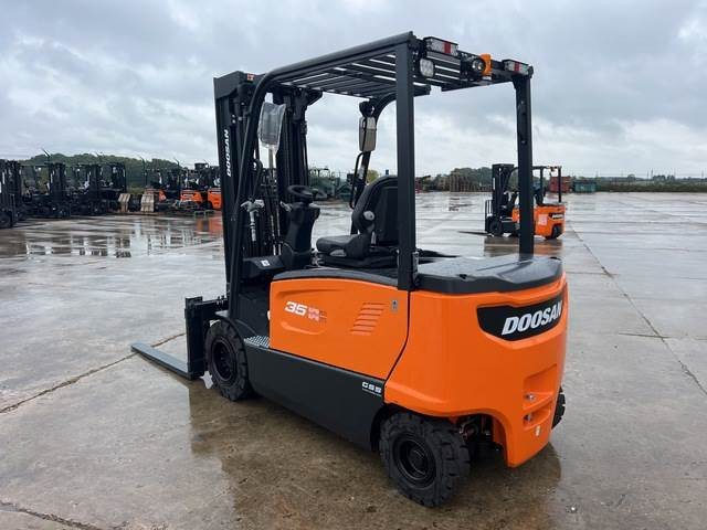 Doosan B35X-7 PLUS - Forklift listrik: gambar 2 Doosan B35X-7 PLUS - Forklift listrik: gambar 2
