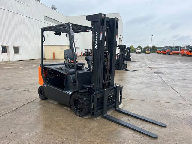 Doosan B35X-7 PLUS - Forklift listrik: gambar 4 Doosan B35X-7 PLUS - Forklift listrik: gambar 4