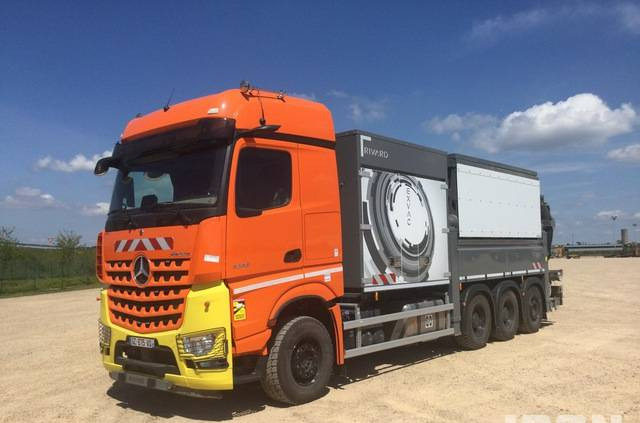 Rivard - Mercedes-Benz EXVAC - Arocs 3253 8x4 - Truk vakum: gambar 1 Rivard - Mercedes-Benz EXVAC - Arocs 3253 8x4 - Truk vakum: gambar 1