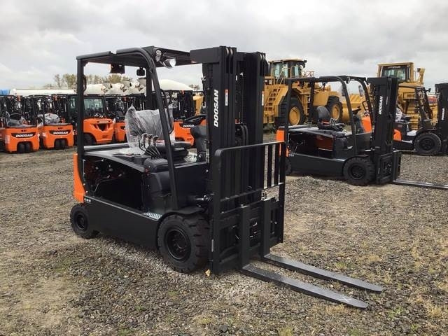 Doosan B30X-7 PLUS - Forklift listrik: gambar 4 Doosan B30X-7 PLUS - Forklift listrik: gambar 4