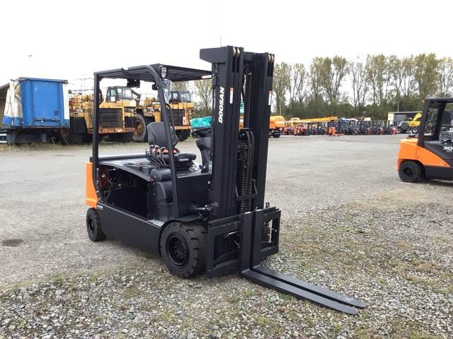 Doosan B35X-7 PLUS - Forklift listrik: gambar 4 Doosan B35X-7 PLUS - Forklift listrik: gambar 4