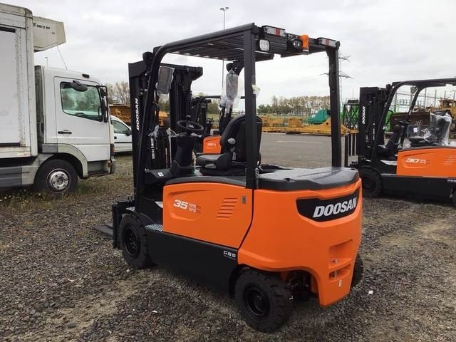 Doosan B35X-7 PLUS - Forklift listrik: gambar 2 Doosan B35X-7 PLUS - Forklift listrik: gambar 2