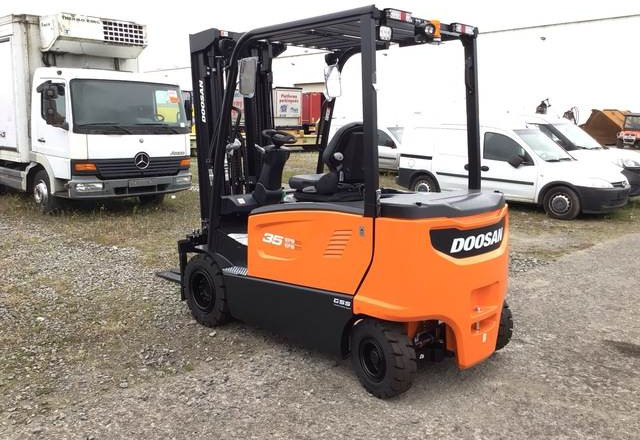 Doosan B35X-7 PLUS - Forklift listrik: gambar 2 Doosan B35X-7 PLUS - Forklift listrik: gambar 2