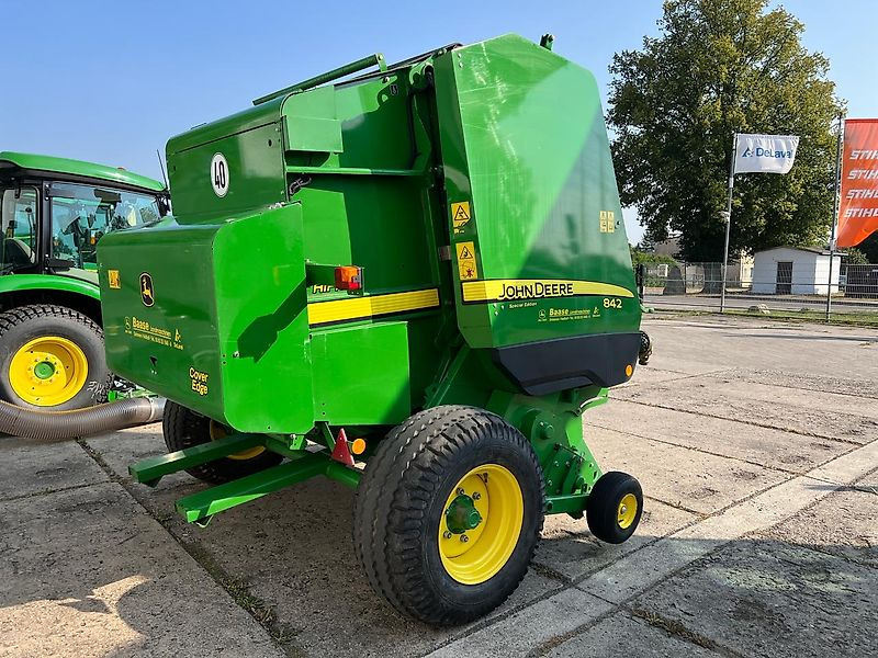 John Deere 842 HiFlow - Baler bulat: gambar 3 John Deere 842 HiFlow - Baler bulat: gambar 3