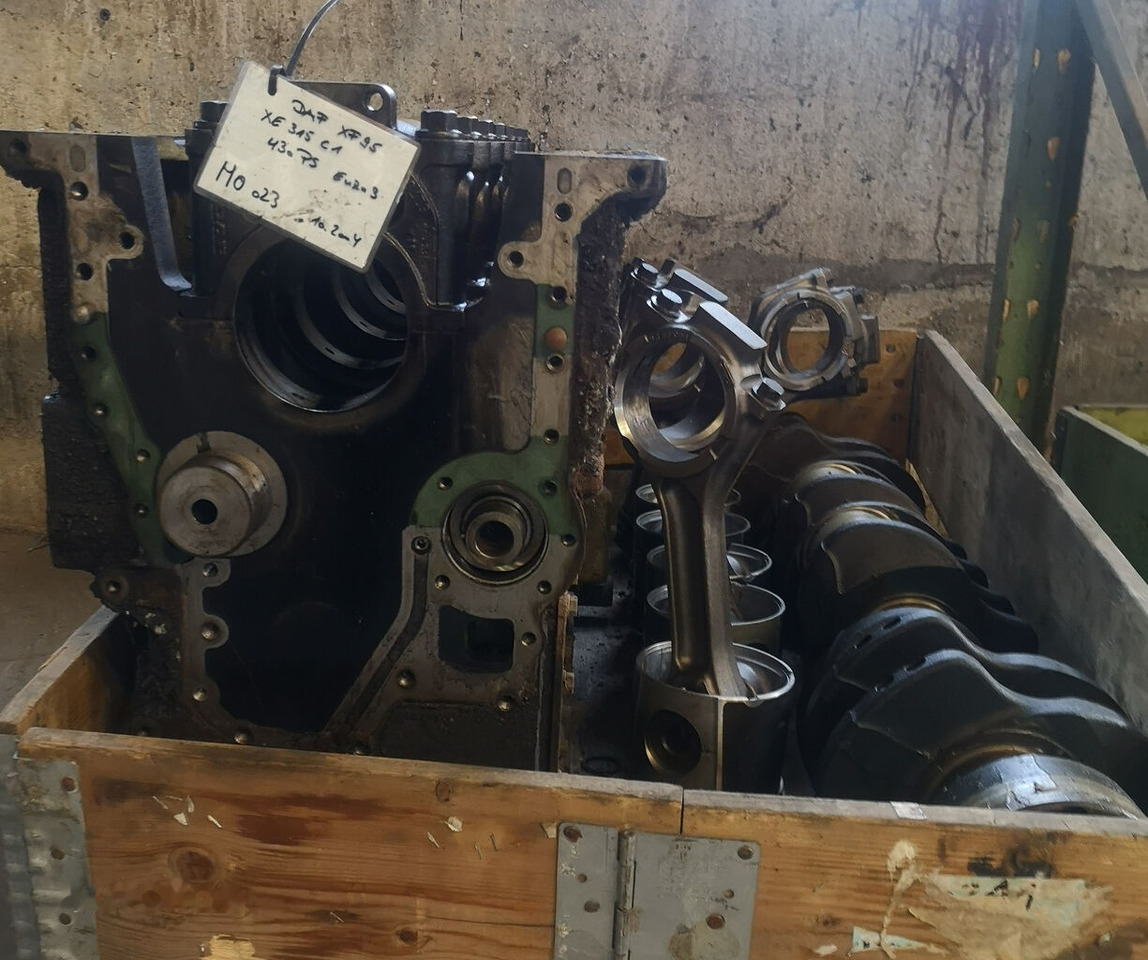 DAF Ersatztteile 0281010045 DAF XF 95 - Blok silinder untuk Truk: gambar 1 DAF Ersatztteile 0281010045 DAF XF 95 - Blok silinder untuk Truk: gambar 1