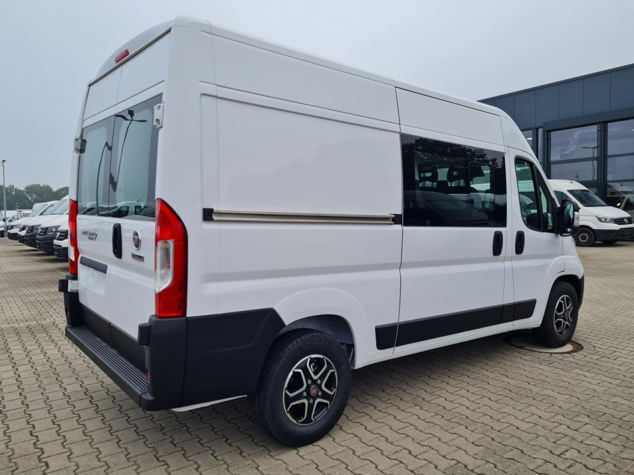 Fiat Ducato 35 Kombi Doka 7-Sitze 2x Schiebetür Maxi L2H2 - Bus mini, Van penumpang: gambar 5 Fiat Ducato 35 Kombi Doka 7-Sitze 2x Schiebetür Maxi L2H2 - Bus mini, Van penumpang: gambar 5