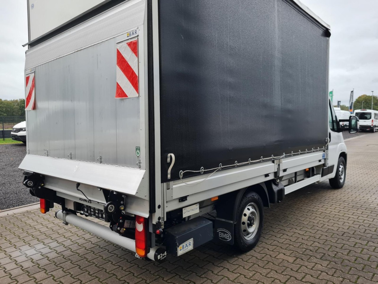 Fiat Ducato 35 Maxi Pritsche 2x Schiebeplane LBW LUFTFEDER - Van dengan terpal samping: gambar 5 Fiat Ducato 35 Maxi Pritsche 2x Schiebeplane LBW LUFTFEDER - Van dengan terpal samping: gambar 5