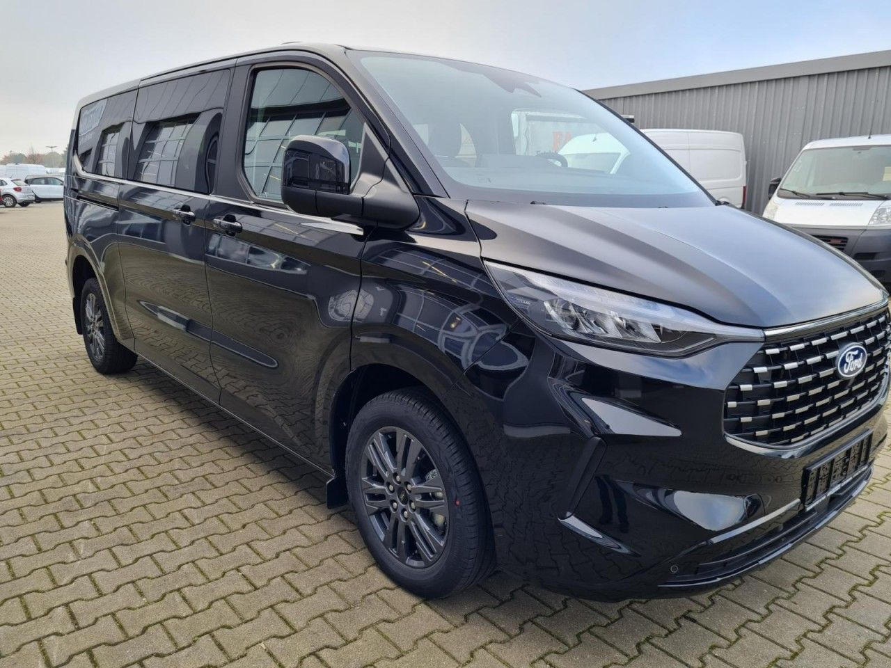 Ford Tourneo Custom 320 L2 Titanium 9 Sitze STANDHZ - Van penumpang: gambar 3 Ford Tourneo Custom 320 L2 Titanium 9 Sitze STANDHZ - Van penumpang: gambar 3