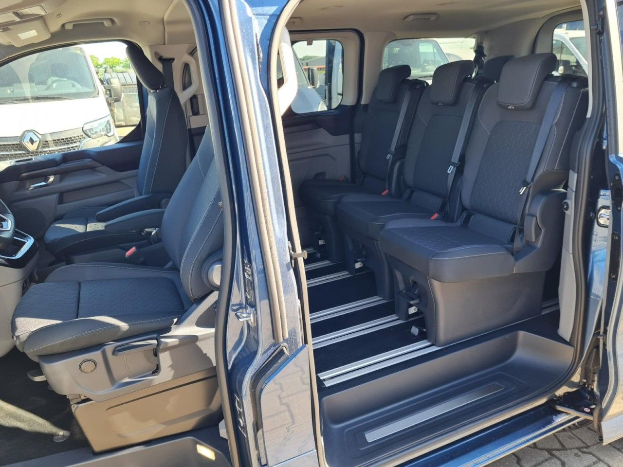 Ford Tourneo Custom 320 Titanium L1 AG 8-Sitze LED KA - Van penumpang: gambar 2 Ford Tourneo Custom 320 Titanium L1 AG 8-Sitze LED KA - Van penumpang: gambar 2