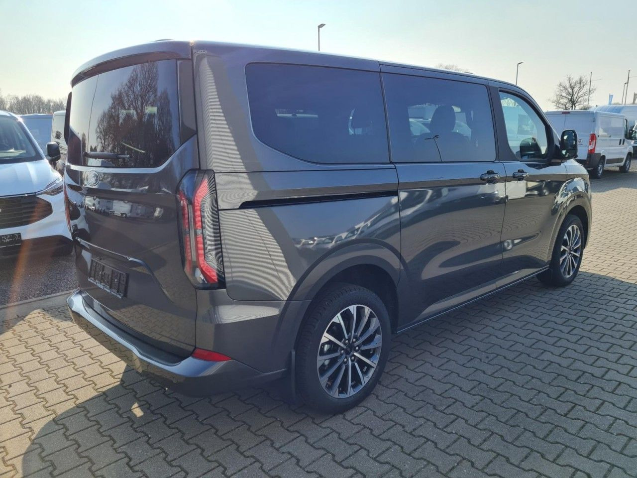 Ford Tourneo Custom 320 Titanium X L1 AHK LED LMF NAV - Van penumpang: gambar 5 Ford Tourneo Custom 320 Titanium X L1 AHK LED LMF NAV - Van penumpang: gambar 5