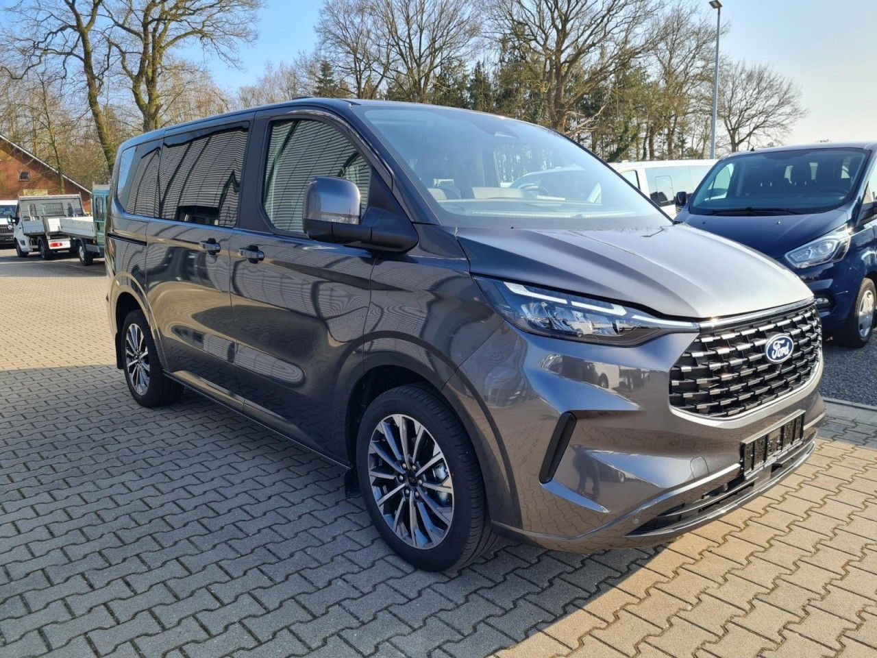 Ford Tourneo Custom 320 Titanium X L1 AHK LED LMF NAV - Van penumpang: gambar 3 Ford Tourneo Custom 320 Titanium X L1 AHK LED LMF NAV - Van penumpang: gambar 3