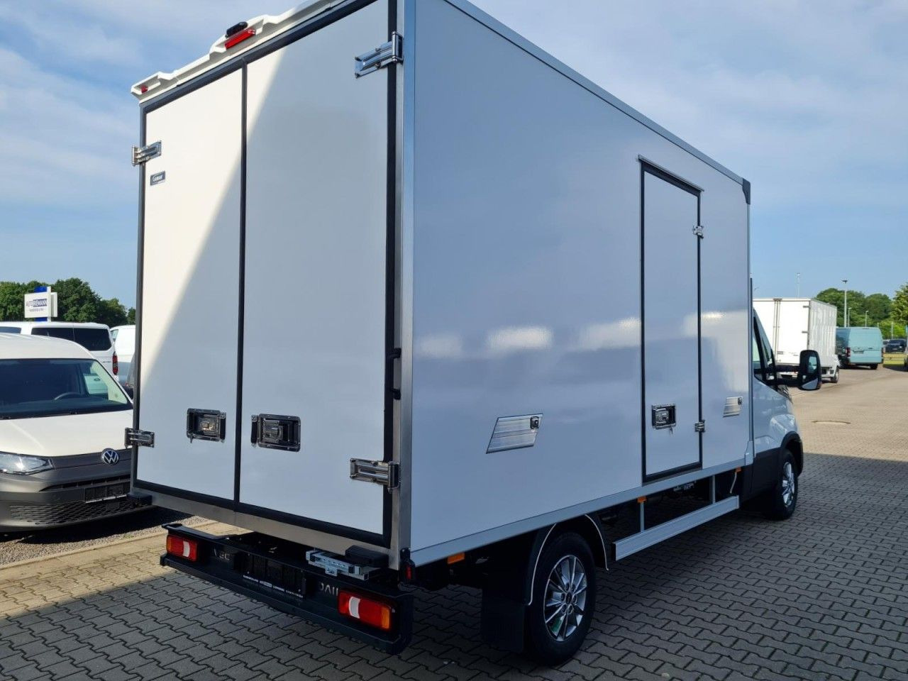 Iveco 35S 18 3.0 Koffer Hi Matic LM KLIMA KAMERA Navig - Van box: gambar 4 Iveco 35S 18 3.0 Koffer Hi Matic LM KLIMA KAMERA Navig - Van box: gambar 4