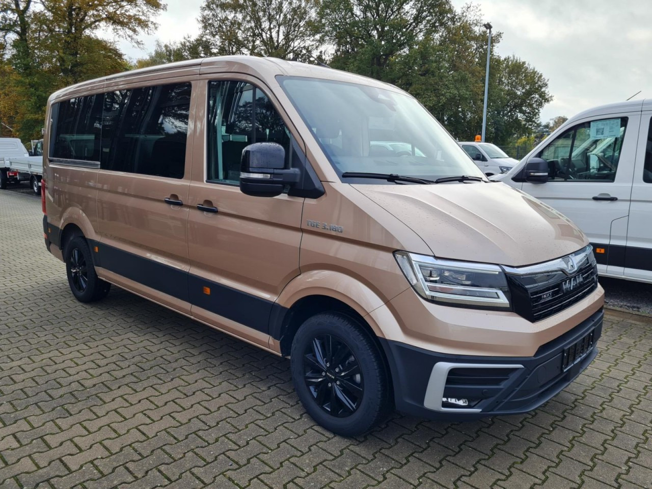 MAN Man TGE 3.180 TDi Kombi 9 Sitze ALU KAMERA LED LEDER Sonderumbau - Bus mini, Van penumpang: gambar 3 MAN Man TGE 3.180 TDi Kombi 9 Sitze ALU KAMERA LED LEDER Sonderumbau - Bus mini, Van penumpang: gambar 3