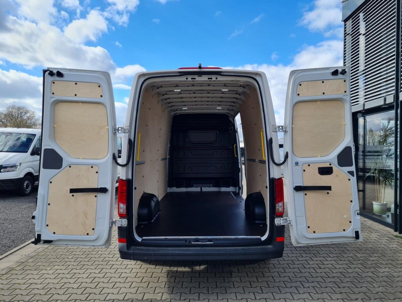 Man TGE 3.140 Kasten TDi LR L4H3 Navigation Kamera - Van panel: gambar 4 Man TGE 3.140 Kasten TDi LR L4H3 Navigation Kamera - Van panel: gambar 4