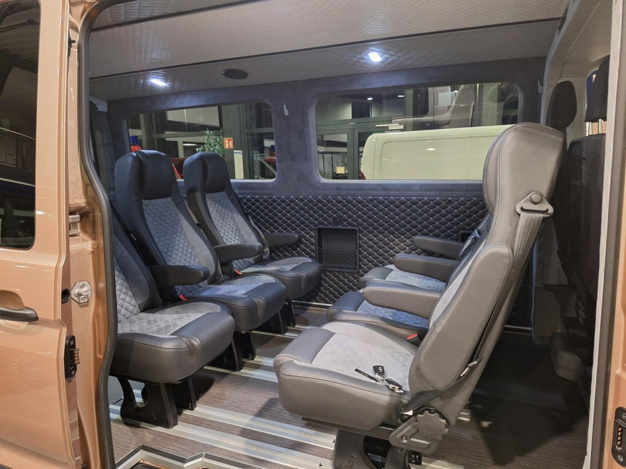 Man TGE 3.180 TDi Kombi 9 Sitze ALU KAMERA LED LEDER Sonderumbau - Van kombi: gambar 5 Man TGE 3.180 TDi Kombi 9 Sitze ALU KAMERA LED LEDER Sonderumbau - Van kombi: gambar 5