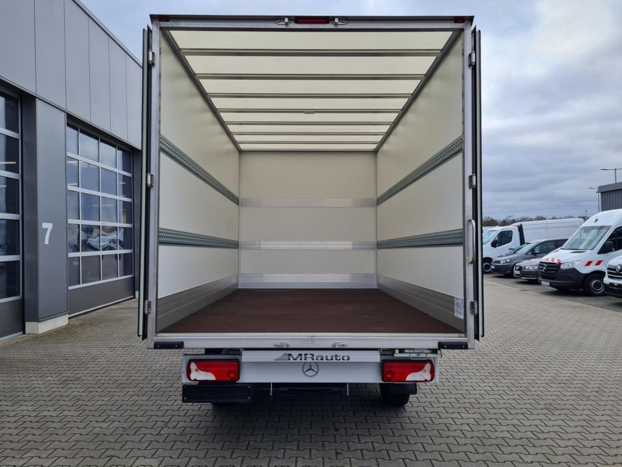 Mercedes-Benz Sprinter 315 CDi Koffer lang MBux, Klima - Van box: gambar 5 Mercedes-Benz Sprinter 315 CDi Koffer lang MBux, Klima - Van box: gambar 5
