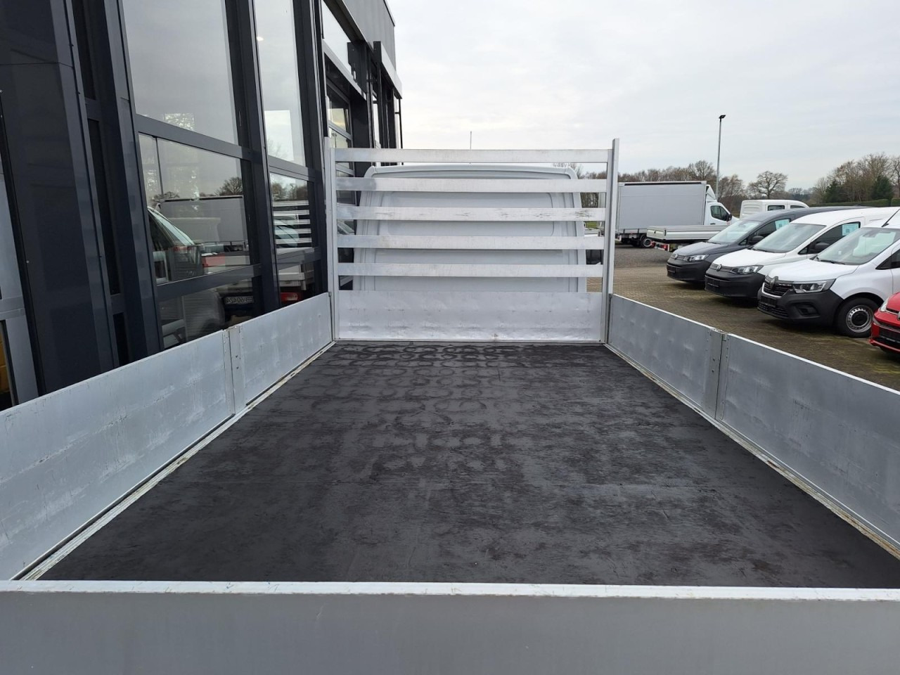 Mercedes-Benz Sprinter 317 CDI Pritsche L4 RWD AHK KLIMA TEMPOMAT - Van flatbed: gambar 3 Mercedes-Benz Sprinter 317 CDI Pritsche L4 RWD AHK KLIMA TEMPOMAT - Van flatbed: gambar 3