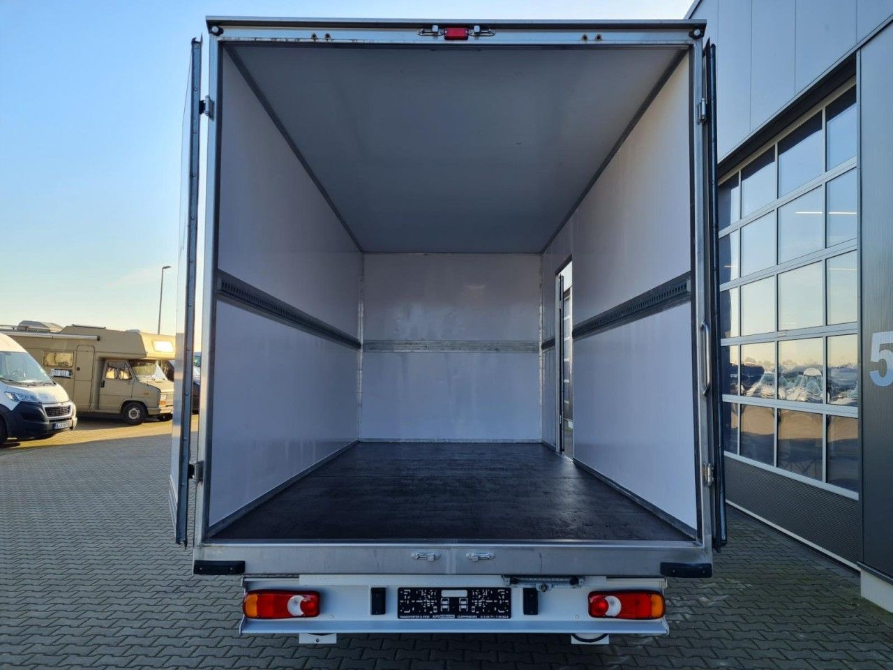 Peugeot Boxer 3.5t Koffer lang L4 ERGO KLIMA KOMFORT TEM - Van box: gambar 5 Peugeot Boxer 3.5t Koffer lang L4 ERGO KLIMA KOMFORT TEM - Van box: gambar 5