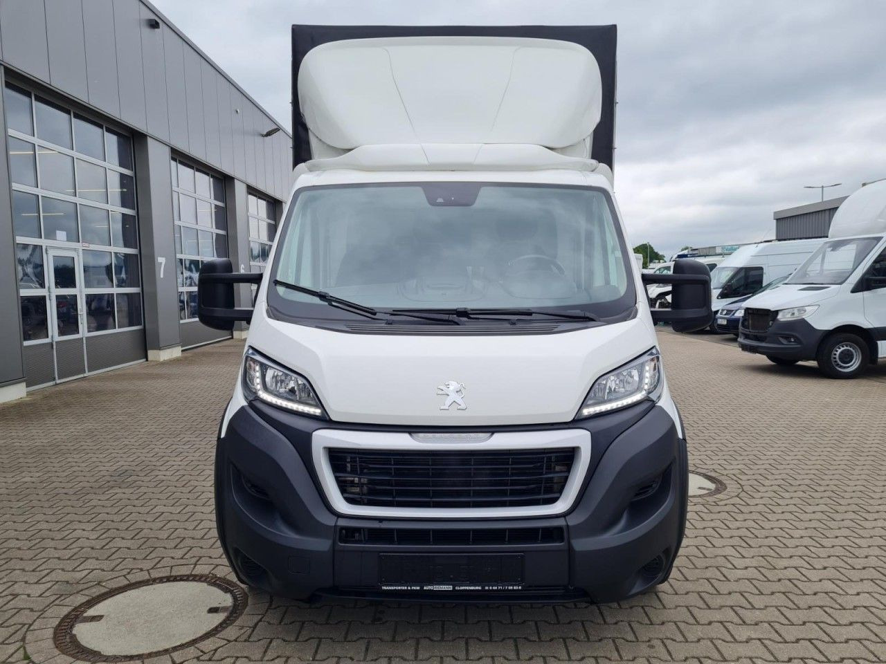 Peugeot Boxer 3,5t Pritsche Plane 2.2 HDi L4 435 - Van dengan terpal samping: gambar 2 Peugeot Boxer 3,5t Pritsche Plane 2.2 HDi L4 435 - Van dengan terpal samping: gambar 2