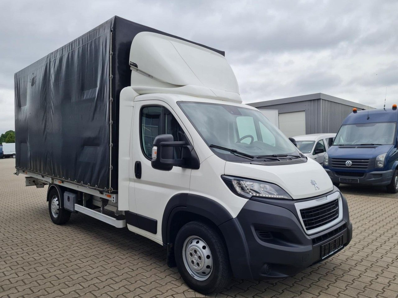 Peugeot Boxer 3,5t Pritsche Plane 2.2 HDi L4 435 - Van dengan terpal samping: gambar 3 Peugeot Boxer 3,5t Pritsche Plane 2.2 HDi L4 435 - Van dengan terpal samping: gambar 3