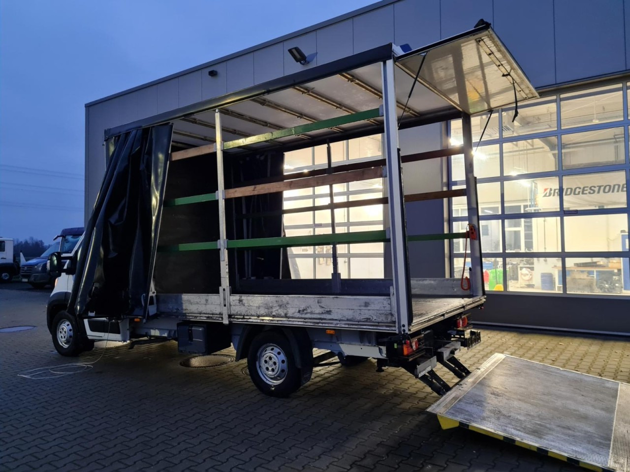 Van dengan terpal samping Peugeot Boxer 35 Pritsche 2x Schiebe Plane LBW L4 KLIMA: gambar 8