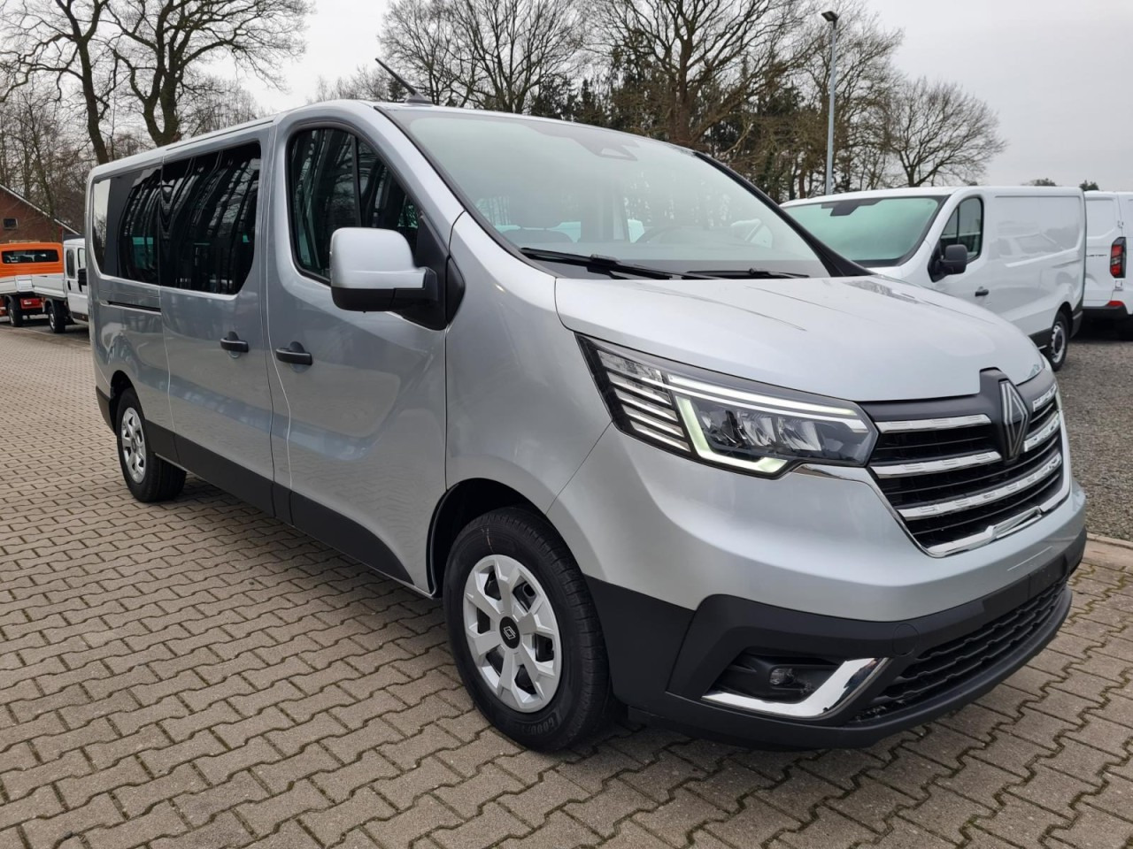 Renault Trafic Kombi 9-Sitze L2 Grand Equilibre KLIMA TEMPOMAT - Van kombi: gambar 3 Renault Trafic Kombi 9-Sitze L2 Grand Equilibre KLIMA TEMPOMAT - Van kombi: gambar 3