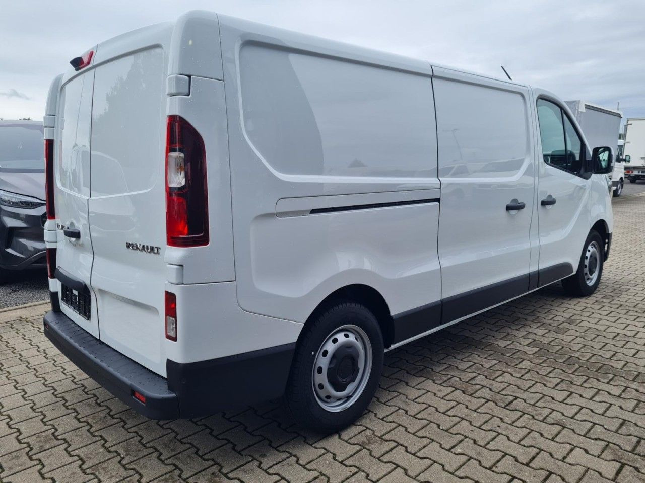 Renault Trafic Kühlkasten 3.0t L2 KLIMA LED NAVI_APP TEM - Van berpendingin: gambar 4 Renault Trafic Kühlkasten 3.0t L2 KLIMA LED NAVI_APP TEM - Van berpendingin: gambar 4