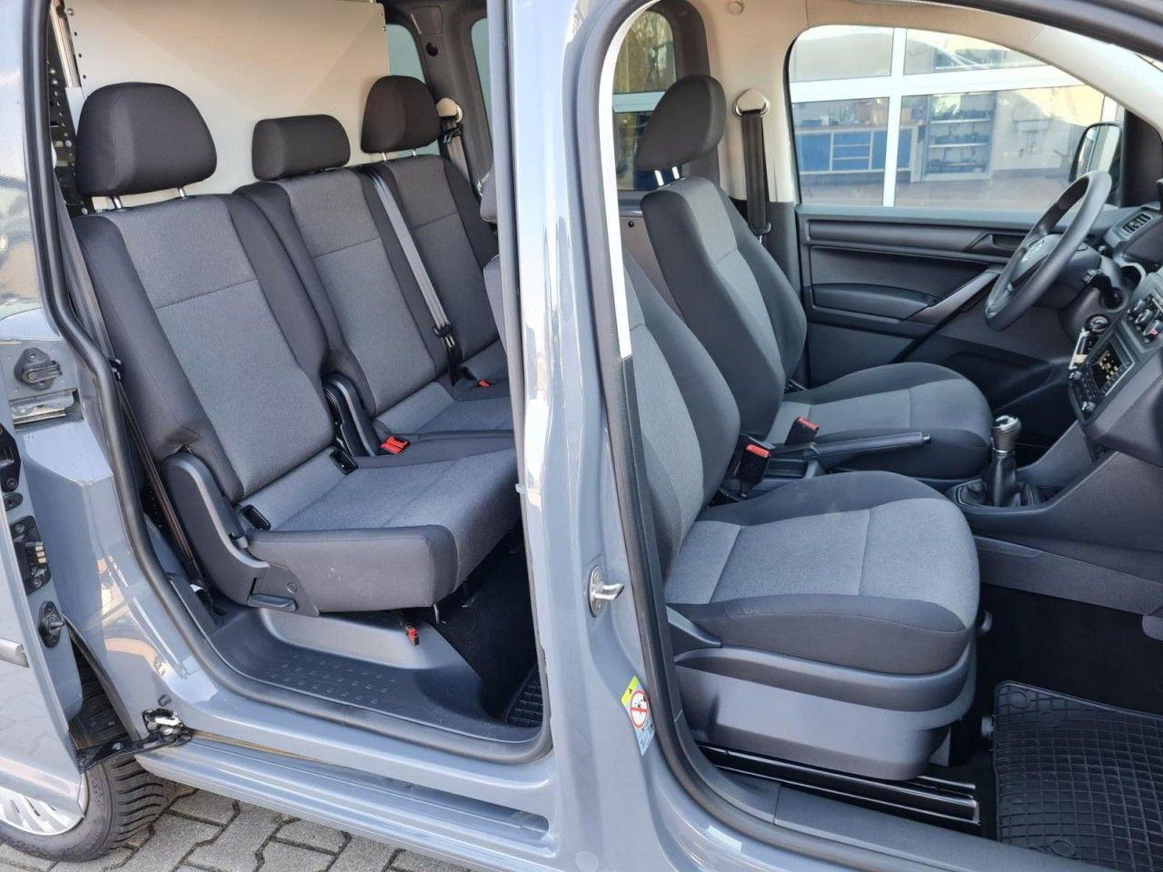 Volkswagen Caddy 4Motion TDi Kombi 5-Sitze TEMPO STHZ REGAL - Mobil: gambar 4 Volkswagen Caddy 4Motion TDi Kombi 5-Sitze TEMPO STHZ REGAL - Mobil: gambar 4