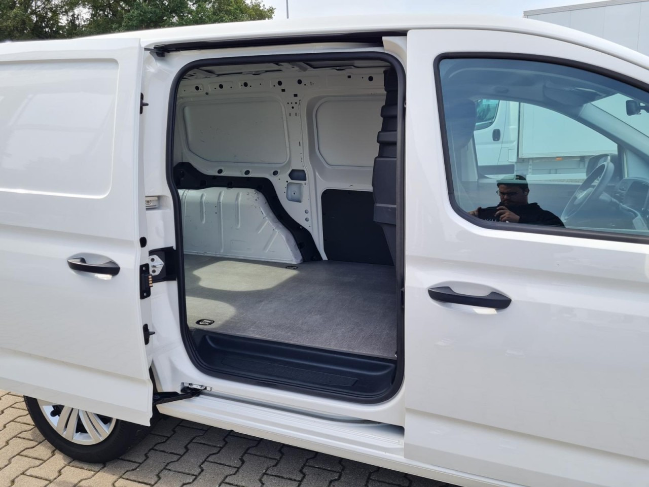 Volkswagen Caddy Cargo Kasten Maxi AHK KLIMA KAMERA PDC FLÜGEL - Van kecil: gambar 4 Volkswagen Caddy Cargo Kasten Maxi AHK KLIMA KAMERA PDC FLÜGEL - Van kecil: gambar 4