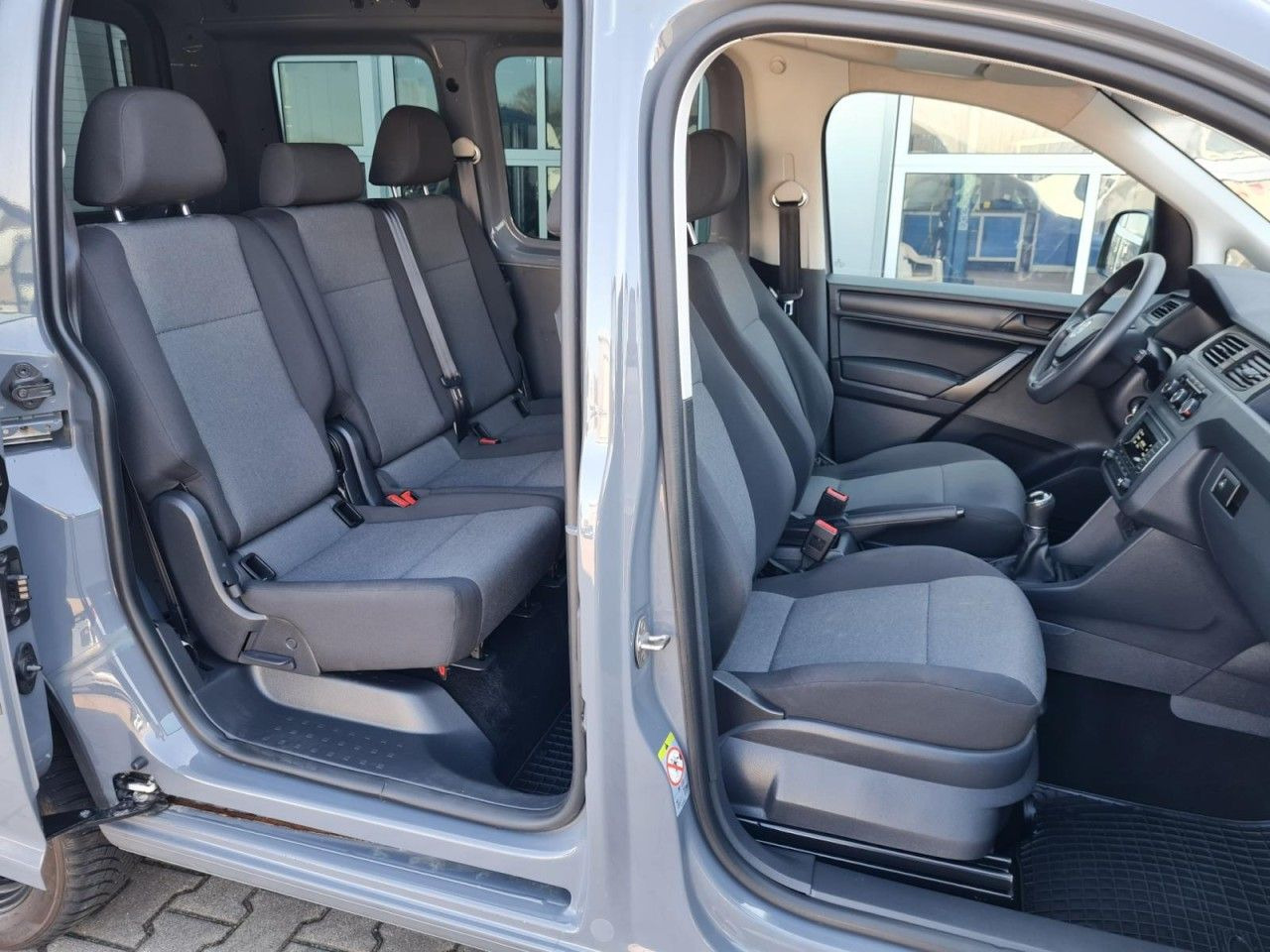 Volkswagen Caddy Kombi 4Motion TDi 5-Sitze KLIMA STHZ TEMPO - Van penumpang: gambar 5 Volkswagen Caddy Kombi 4Motion TDi 5-Sitze KLIMA STHZ TEMPO - Van penumpang: gambar 5