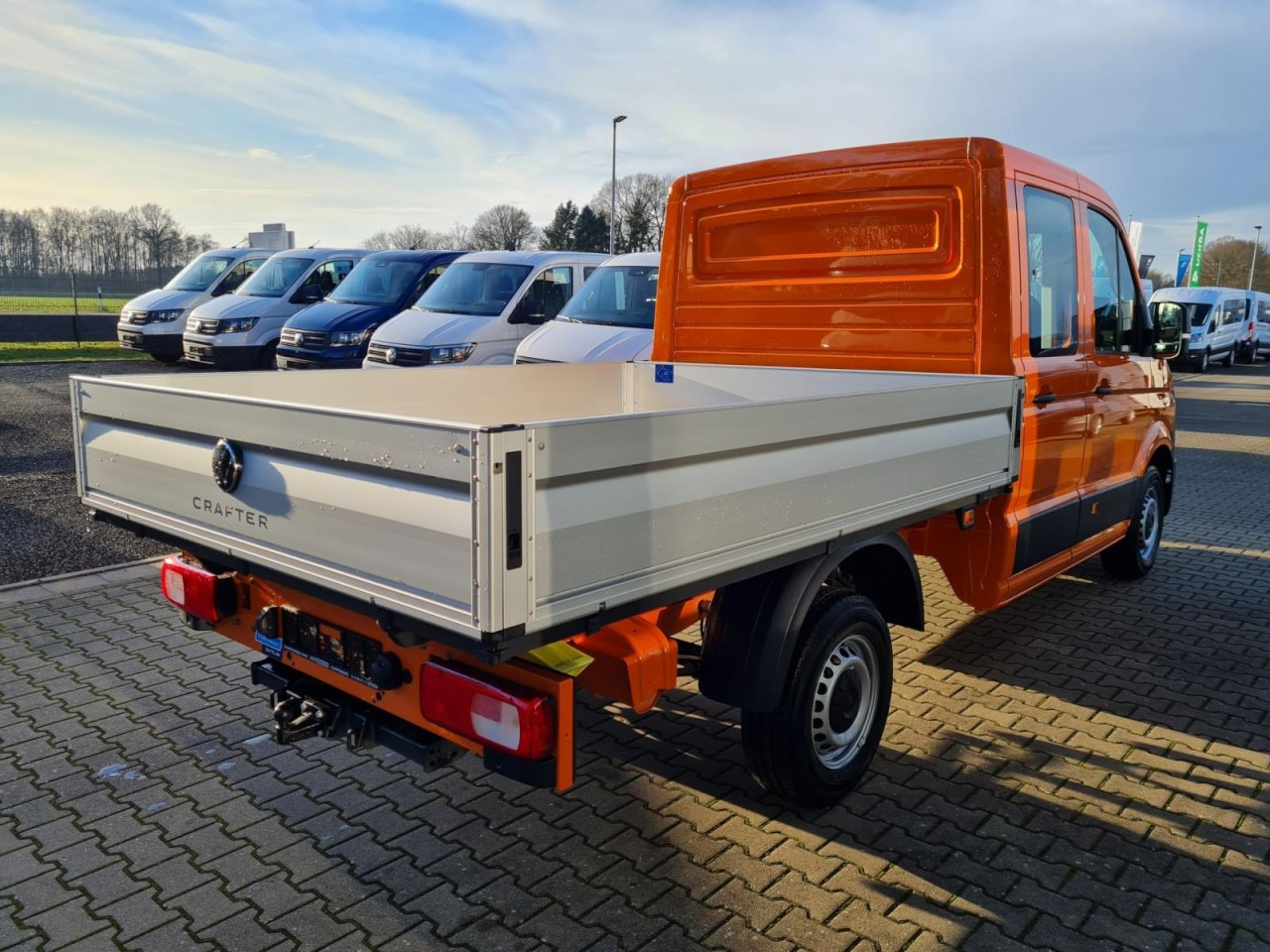 Volkswagen Crafter 35 Doka 7-Sitze MR AHK KLIMA PDC TEMPOMAT - Van flatbed, Van kombi: gambar 4 Volkswagen Crafter 35 Doka 7-Sitze MR AHK KLIMA PDC TEMPOMAT - Van flatbed, Van kombi: gambar 4