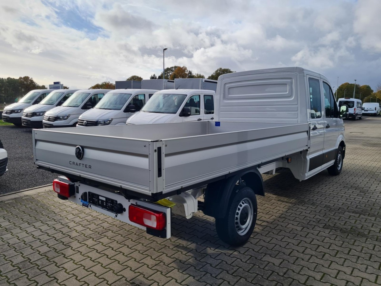 Volkswagen Crafter 35 Doka TDI L4 lang KLIMA TEMPOMAT - Van flatbed, Van kombi: gambar 5 Volkswagen Crafter 35 Doka TDI L4 lang KLIMA TEMPOMAT - Van flatbed, Van kombi: gambar 5
