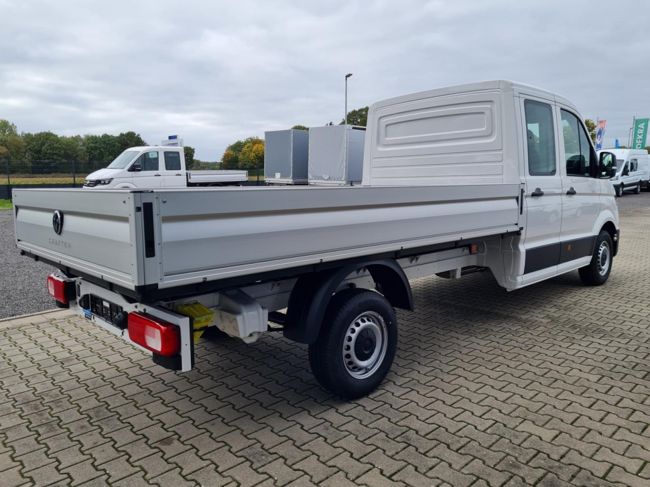 Volkswagen Crafter 35 Doka TDI Pritsche lang L4 KLIMA TEMPOMAT - Van flatbed, Van kombi: gambar 4 Volkswagen Crafter 35 Doka TDI Pritsche lang L4 KLIMA TEMPOMAT - Van flatbed, Van kombi: gambar 4